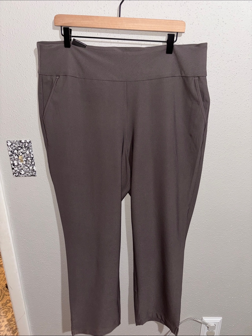 adidas -  NWT - Women's Ultimate365 Ankle Golf Pants (size X-Large)